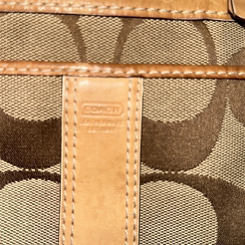Coach Signature Logo Swingpack